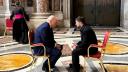 El presidente de Ucrania, Volodymyr Zelenskiy, y el presidente de Estados Unidos, Donald Trump , se reúnen mientras asisten al funeral del Papa Francisco, en el Vaticano