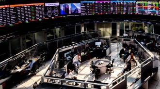 El índice líder S&P/BMV IPC, que agrupa a las acciones más negociadas del mercado doméstico, retrocedió este viernes 1.62% a 48,957.24 puntos.

Para más información del tema, visita: https://www.eleconomista.com.mx/mercados/bolsa-mexicana-valores-termina-baja-primera-semana-20250103-740521.html

¡Síguenos en nuestras redes sociales para mantenerte informado!

Twitter: https://twitter.com/eleconomista 
Facebook: https://www.facebook.com/ElEconomista.mx
Instagram: https://www.instagram.com/eleconomistamx
LinkedIn: https://www.linkedin.com/company/el-economista/

#ElEconomista #EETV