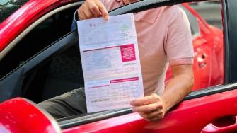 El Gobierno de la Ciudad de México marcó como fecha límite el 31 de marzo para cumplir con el pago del Refrendo y de esta forma exentar el costo del impuesto por la Tenencia vehicular.
Para más información del tema, visita: https://www.eleconomista.com.mx/autos/acaba-refrendo-vehicular-20250329-752572.html
¡Síguenos en nuestras redes sociales para mantenerte informado!
Twitter: https://twitter.com/eleconomista
Facebook: https://www.facebook.com/ElEconomista.mx
Instagram: https://www.instagram.com/eleconomistamx
LinkedIn: https://www.linkedin.com/company/el-economista/
#ElEconomista #EETV