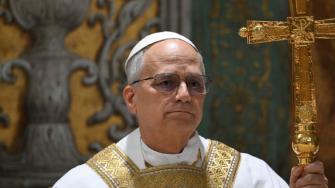 Las declaraciones del nuevo líder de la Iglesia católica, el primer papa estadounidense, son seguidas de cerca tras su elección el jueves.
Para más información del tema, visita: https://www.eleconomista.com.mx/arteseideas/leon-xiv-robert-prevost-explica-origen-nombre-papal-20250510-758516.html
¡Síguenos en nuestras redes sociales para mantenerte informado!
Twitter: https://twitter.com/eleconomista
Facebook: https://www.facebook.com/ElEconomista.mx
Instagram: https://www.instagram.com/eleconomistamx
LinkedIn: https://www.linkedin.com/company/el-economista/
#ElEconomista #EETV