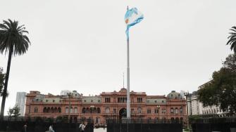 El vocero presidencial del gobierno Argentino, Manuel Adorni, anunció en conferencia de prensa que el Gobierno de Javier Milei eliminará, por decreto, los aranceles de importación a los celulares.
Para más información del tema, visita: https://www.eleconomista.com.mx/empresas/argentina-anuncia-eliminara-aranceles-importaciones-celulares-20250513-758867.html
¡Síguenos en nuestras redes sociales para mantenerte informado!
Twitter: https://twitter.com/eleconomista
Facebook: https://www.facebook.com/ElEconomista.mx
Instagram: https://www.instagram.com/eleconomistamx
LinkedIn: https://www.linkedin.com/company/el-economista/
#ElEconomista #EETV