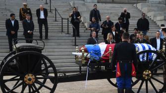 Los uruguayos despedían el miércoles en las calles al expresidente José "Pepe" Mujica, referente de la izquierda latinoamericana, un día después de su deceso a los 89 años.
¡Síguenos en nuestras redes sociales para mantenerte informado!
Twitter: https://twitter.com/eleconomista
Facebook: https://www.facebook.com/ElEconomista.mx
Instagram: https://www.instagram.com/eleconomistamx
LinkedIn: https://www.linkedin.com/company/el-economista/
#ElEconomista #EETV