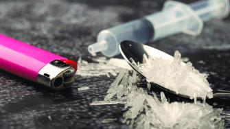 Más de un millón de estadounidenses han muerto por sobredosis de drogas durante las dos últimas décadas.
Para más información del tema, visita: https://www.eleconomista.com.mx/internacionales/muertes-sobredosis-eu-caen-nivel-5-anos-cuantos-decesos-hay-fentanilo-20250514-759046.html
¡Síguenos en nuestras redes sociales para mantenerte informado!
Twitter: https://twitter.com/eleconomista
Facebook: https://www.facebook.com/ElEconomista.mx
Instagram: https://www.instagram.com/eleconomistamx
LinkedIn: https://www.linkedin.com/company/el-economista/
#ElEconomista #EETV