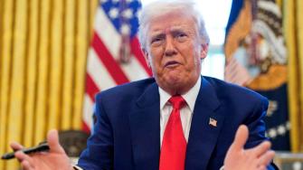 Una jueza estadounidense bloqueó de manera temporal la decisión del gobierno de Donald Trump de impedir que la universidad de Harvard matricule y acoja a estudiantes extranjeros, por considerar la medida inconstitucional.
Para más información del tema, visita: https://www.eleconomista.com.mx/internacionales/jueza-bloquea-audiencia-veto-trump-estudiantes-extranjeros-harvard-20250523-760474.html
¡Síguenos en nuestras redes sociales para mantenerte informado!
Twitter: https://twitter.com/eleconomista
Facebook: https://www.facebook.com/ElEconomista.mx
Instagram: https://www.instagram.com/eleconomistamx
LinkedIn: https://www.linkedin.com/company/el-economista/
#ElEconomista #EETV