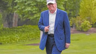 El presidente de Estados Unidos, Donald Trump, calificó este lunes de "basura" a sus opositores y atacó a jueces que bloquean sus decisiones durante la conmemoración por el "Día de los Caídos".
Para más información del tema, visita:https://www.eleconomista.com.mx/internacionales/trump-lanza-opositores-jueces-dia-caidos-estados-unidos-20250526-760772.html
¡Síguenos en nuestras redes sociales para mantenerte informado!
Twitter: https://twitter.com/eleconomista
Facebook: https://www.facebook.com/ElEconomista.mx
Instagram: https://www.instagram.com/eleconomistamx
LinkedIn: https://www.linkedin.com/company/el-economista/
#ElEconomista #EETV