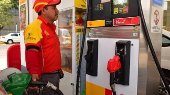 El gigante energético europeo Shell Mobility saldrá de México y venderá su negocio y marca en nuestro país a la mexicana Iconn, dueña de las marcas 7-Eleven y Petro Seven.
Para más información del tema, visita: https://www.eleconomista.com.mx/
¡Síguenos en nuestras redes sociales para mantenerte informado!
Twitter: https://twitter.com/eleconomista
Facebook: https://www.facebook.com/ElEconomista.mx
Instagram: https://www.instagram.com/eleconomistamx
LinkedIn: https://www.linkedin.com/company/el-economista/
#ElEconomista #EETV