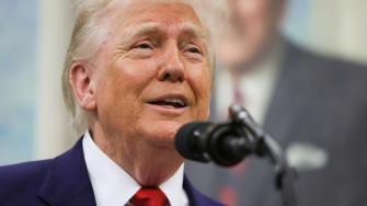 Trump ha elevado el tono y ha advertido a Putin de que "está jugando con fuego" y le ha reprochado haberse "vuelto loco" a medida que continúan cayendo los ataques sobre Ucrania.
Para más información del tema, visita: https://www.eleconomista.com.mx/internacionales/trump-da-dos-semanas-putin-mostrar-voluntad-paz-ucrania-20250528-761163.html
¡Síguenos en nuestras redes sociales para mantenerte informado!
Twitter: https://twitter.com/eleconomista
Facebook: https://www.facebook.com/ElEconomista.mx
Instagram: https://www.instagram.com/eleconomistamx
LinkedIn: https://www.linkedin.com/company/el-economista/
#ElEconomista #EETV
