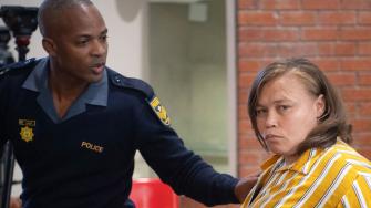 Un tribunal sudafricano condenó el jueves a una madre a cadena perpetua por secuestrar y vender a su hija de seis años, en un caso que conmocionó al país.
¡Síguenos en nuestras redes sociales para mantenerte informado!
Twitter: https://twitter.com/eleconomista
Facebook: https://www.facebook.com/ElEconomista.mx
Instagram: https://www.instagram.com/eleconomistamx
LinkedIn: https://www.linkedin.com/company/el-economista/
#ElEconomista #EETV