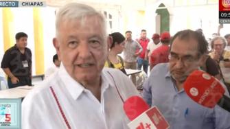 Andrés Manuel López Obrador emitió su voto en una casilla especial ubicada a unos 400 metros de su finca ubicada en Palenque, Chiapas.
Para más información del tema, visita: https://www.eleconomista.com.mx/politica/amlo-rompe-8-meses-ausencia-publica-votar-eleccion-judicial-mexico-democratico-dice-20250601-761636.html
¡Síguenos en nuestras redes sociales para mantenerte informado!
Twitter: https://twitter.com/eleconomista
Facebook: https://www.facebook.com/ElEconomista.mx
Instagram: https://www.instagram.com/eleconomistamx
LinkedIn: https://www.linkedin.com/company/el-economista/
#ElEconomista #EETV #ElecciónJudicial