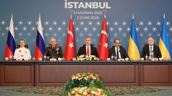 Una nueva ronda de negociaciones entre Rusia y Ucrania para poner fin a la guerra que los opone empezó este lunes en Estambul con la mediación de Turquía, anunció el Ministerio ucraniano de Relaciones Exteriores.
¡Síguenos en nuestras redes sociales para mantenerte informado!
Twitter: https://twitter.com/eleconomista
Facebook: https://www.facebook.com/ElEconomista.mx
Instagram: https://www.instagram.com/eleconomistamx
LinkedIn: https://www.linkedin.com/company/el-economista/
#ElEconomista #EETV