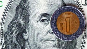 El peso pierde terreno en un momento de cautela, luego de que la OCDE rebajó sus perspectivas de crecimiento para la economía global.