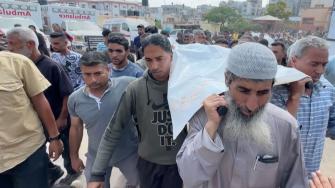 La Cruz Roja confirmó el martes la muerte de 27 personas por disparos cerca de un centro de reparto de ayuda humanitaria en el sur de Gaza y el ejército israelí afirmó que abrió fuego contra "sospechosos" que avanzaban hacia los soldados