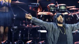 Eight Mile Style es propietaria de 243 composiciones musicales de Eminem, entre ellas las míticas 'Lose Yourself', 'The Real Slim Shady', 'Forgot About Dre'.
Para más información del tema, visita: https://www.eleconomista.com.mx/arteseideas/eminem-demanda-meta-presunta-distribucion-musica-permisos-licencia-adecuados-20250605-762390.html
¡Síguenos en nuestras redes sociales para mantenerte informado!
Twitter: https://twitter.com/eleconomista
Facebook: https://www.facebook.com/ElEconomista.mx
Instagram: https://www.instagram.com/eleconomistamx
LinkedIn: https://www.linkedin.com/company/el-economista/
#ElEconomista #EETV
