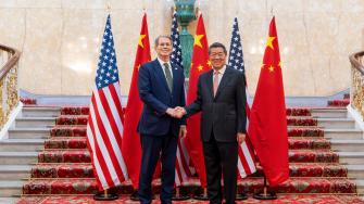 Un mes después de su encuentro en Ginebra, Estados Unidos y China iniciaron el lunes en Londres una nueva serie de negociaciones en el más absoluto secreto, con la esperanza de superar sus diferencias para prolongar su frágil tregua comercial.
¡Síguenos en nuestras redes sociales para mantenerte informado!
Twitter: https://twitter.com/eleconomista
Facebook: https://www.facebook.com/ElEconomista.mx
Instagram: https://www.instagram.com/eleconomistamx
LinkedIn: https://www.linkedin.com/company/el-economista/
#ElEconomista #EETV