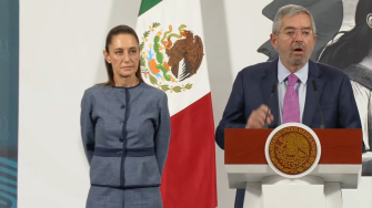 La Secretaría de Relaciones Exteriores reiteró que han dado cuenta de manera transparente sobre las conversaciones sostenidas con el Departamento de Estado de los Estados Unidos en diversos temas, incluyendo la seguridad.
Para más información del tema, visita: https://www.eleconomista.com.mx/politica/mexico-niega-presiones-estados-unidso-investigar-politicos-vinculados-carteles-20250611-763277.html
¡Síguenos en nuestras redes sociales para mantenerte informado!
Twitter: https://twitter.com/eleconomista
Facebook: https://www.facebook.com/ElEconomista.mx
Instagram: https://www.instagram.com/eleconomistamx
LinkedIn: https://www.linkedin.com/company/el-economista/
#ElEconomista #EETV