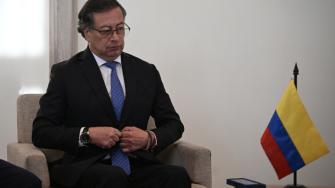 El presidente de Colombia, Gustavo Petro, convocó por decreto a una consulta popular para reformar el sistema laboral del país.
Para más información del tema, visita: https://www.eleconomista.com.mx/internacionales/petro-convoca-consulta-popular-sobre-reforma-laboral-colombia-20250611-763294.html
¡Síguenos en nuestras redes sociales para mantenerte informado!
Twitter: https://twitter.com/eleconomista
Facebook: https://www.facebook.com/ElEconomista.mx
Instagram: https://www.instagram.com/eleconomistamx
LinkedIn: https://www.linkedin.com/company/el-economista/
#ElEconomista #EETV