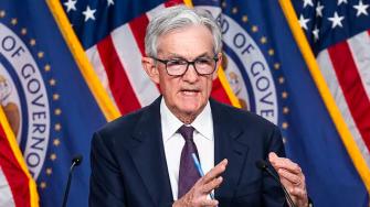 La Reserva Federal mantuvo sus tasas de interés por cuarta reunión consecutiva, a pesar de la presión de Trump por reducirlas.