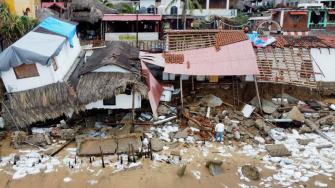 Oaxaca, Guerrero fueron las entidades donde se reportaron los mayores daños.
Para más información del tema, visita: https://www.eleconomista.com.mx/politica/balance-general-mexico-paso-huracan-erick-20250622-764697.html
¡Síguenos en nuestras redes sociales para mantenerte informado!
Twitter: https://twitter.com/eleconomista
Facebook: https://www.facebook.com/ElEconomista.mx
Instagram: https://www.instagram.com/eleconomistamx
LinkedIn: https://www.linkedin.com/company/el-economista/
#ElEconomista #EETV #HuracánErick
