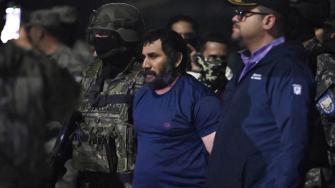 La policía y las Fuerzas Armadas de Ecuador elevaron sus alertas por posibles estallidos de violencia tras la captura de Adolfo 'Fito' Macías.
Para más información del tema, visita: https://www.eleconomista.com.mx/internacionales/ecuador-activa-alerta-posibles-represalias-recaptura-lider-choneros-20250626-765445.html
¡Síguenos en nuestras redes sociales para mantenerte informado!
Twitter: https://twitter.com/eleconomista
Facebook: https://www.facebook.com/ElEconomista.mx
Instagram: https://www.instagram.com/eleconomistamx
LinkedIn: https://www.linkedin.com/company/el-economista/
#ElEconomista #EETV