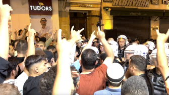 La policía turca disparó el lunes por la noche balas de goma y gases lacrimógenos en Estambul para dispersar a una multitud furiosa por la presunta publicación de una caricatura de Mahoma en un medio satírico del país.
Para más información del tema, visita:
Twitter: https://twitter.com/eleconomista
Sitio web: https://www.eleconomista.com.mx/
Facebook: https://www.facebook.com/ElEconomista.mx
#ElEconomista #CapitalHumano #EETV