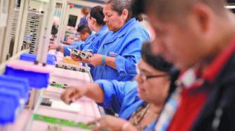 La creación de empleo durante el primer semestre del año fue de 87,287 puestos, cifra 70.4% menos de la que se registró en el mismo periodo de 2024.
Para más información del tema, visita: https://www.eleconomista.com.mx/
¡Síguenos en nuestras redes sociales para mantenerte informado!
Twitter: https://twitter.com/eleconomista
Facebook: https://www.facebook.com/ElEconomista.mx
Instagram: https://www.instagram.com/eleconomistamx
LinkedIn: https://www.linkedin.com/company/el-economista/
#ElEconomista #EETV #Empleoformal