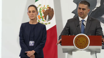 La presidenta de México, Claudia Sheinbaum, aseguró que su gobierno no protegerá a ningún funcionario o empresario involucrado en el robo de hidrocarburos, delito que calificó como una prioridad nacional a erradicar.
Para más información del tema, visita: https://www.eleconomista.com.mx/politica/sheinbaum-asegura-combate-huachicol-llegara-tope-20250708-767187.html
¡Síguenos en nuestras redes sociales para mantenerte informado!
Twitter: https://twitter.com/eleconomista
Facebook: https://www.facebook.com/ElEconomista.mx
Instagram: https://www.instagram.com/eleconomistamx
LinkedIn: https://www.linkedin.com/company/el-economista/
#ElEconomista #EETV