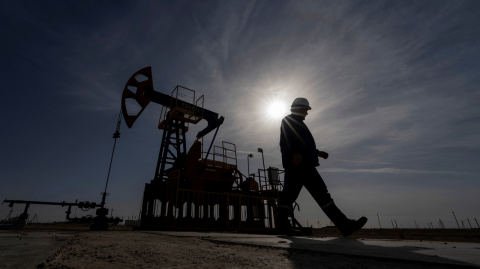 Los precios del petróleo subían más de un 1% la mañana de este lunes, ya que el principal importador, China, señaló su primer paso hacia una política monetaria más laxa desde 2010.

Para más información del tema, visita: https://www.eleconomista.com.mx/mercados/petroleo-sube-1-decision-politica-monetaria-china-y-caida-asad-20241209-737510.html
Twitter: https://twitter.com/eleconomista 
Sitio web: https://www.eleconomista.com.mx/ 
Facebook: https://www.facebook.com/ElEconomista.mx 

#ElEconomista #CapitalHumano #EETV