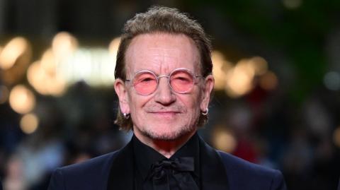 El cantautor y productor ejecutivo irlandés Bono llega a la proyección de la película "Bono: Stories of Surrender" en la 78ª edición del Festival de Cine de Cannes en Cannes, sur de Francia.