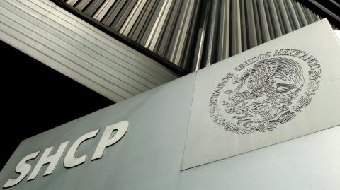 De acuerdo con la SHCP, la transacción cumplió con tres objetivos. El primero fue mejorar el perfil de vencimientos de la deuda pública que está contratada en pesos.

Para más información del tema, visita: https://www.eleconomista.com.mx/economia/gobierno-sheinbaum-realiza-primer-manejo-pasivos-operacion-47-487-millones-pesos-20241031-732402.html 

¡Síguenos en nuestras redes sociales para mantenerte informado!

Twitter: https://twitter.com/eleconomista 
Facebook: https://www.facebook.com/ElEconomista.mx
Instagram: https://www.instagram.com/eleconomistamx
LinkedIn: https://www.linkedin.com/company/el-economista/

#ElEconomista #EETV