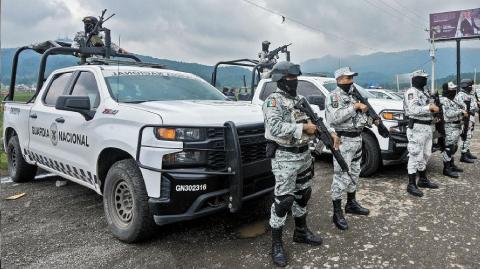 Miles de habitantes de una veintena de comunidades en la sierra de Zacatecas, al norte de México, se vieron obligadas a abandonar sus hogares en 2021 por las extorsiones, robos y desapariciones del crimen organizado. Tras un fuerte despliegue militar y enfrentamientos para retirar a los cárteles, desde 2023 la mayoría han podido regresar, pero mantienen el temor y la desconfianza. 

¡Síguenos en nuestras redes sociales para mantenerte informado! 

Twitter: https://twitter.com/eleconomista 
Facebook: https://www.facebook.com/ElEconomista.mx 
Instagram: https://www.instagram.com/eleconomistamx 
LinkedIn: https://www.linkedin.com/company/el-economista/ 

#ElEconomista #EETV  #DW
