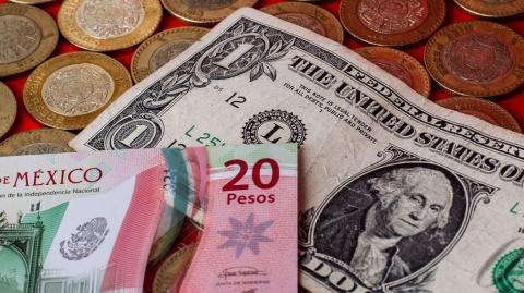 Tras una racha de cinco jornadas consecutivas con pérdidas, la moneda local se apreció, mientras los operadores se alistaban para recibir mañana los aranceles recíprocos de Estados Unidos.

Para más información del tema, visita: https://www.eleconomista.com.mx/mercados/precio-dolar-hoy-1-abril-2025-cuanto-cerro-20250401-753010.html

¡Síguenos en nuestras redes sociales para mantenerte informado!

Twitter: https://twitter.com/eleconomista 
Facebook: https://www.facebook.com/ElEconomista.mx
Instagram: https://www.instagram.com/eleconomistamx
LinkedIn: https://www.linkedin.com/company/el-economista/

#ElEconomista #EETV