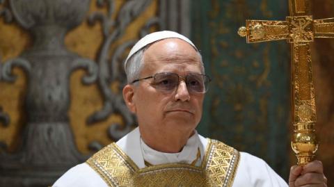 Las declaraciones del nuevo líder de la Iglesia católica, el primer papa estadounidense, son seguidas de cerca tras su elección el jueves.

Para más información del tema, visita: https://www.eleconomista.com.mx/arteseideas/leon-xiv-robert-prevost-explica-origen-nombre-papal-20250510-758516.html 

¡Síguenos en nuestras redes sociales para mantenerte informado!

Twitter: https://twitter.com/eleconomista 
Facebook: https://www.facebook.com/ElEconomista.mx
Instagram: https://www.instagram.com/eleconomistamx
LinkedIn: https://www.linkedin.com/company/el-economista/

#ElEconomista #EETV