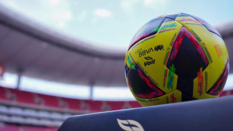 El Tribunal de Arbitraje Deportivo (TAS) confirmó este miércoles que recibió la apelación presentada por clubes mexicanos de segunda división para restablecer el sistema de ascenso y descenso, y que posteriormente fijará la fecha para una primera audiencia.

Para más información del tema, visita: https://www.eleconomista.com.mx/deportes/tas-recibe-apelacion-restablecer-ascenso-descenso-futbol-mexicano-20250521-760091.html

¡Síguenos en nuestras redes sociales para mantenerte informado!

Twitter: https://twitter.com/eleconomista 
Facebook: https://www.facebook.com/ElEconomista.mx
Instagram: https://www.instagram.com/eleconomistamx
LinkedIn: https://www.linkedin.com/company/el-economista/

#ElEconomista #EETV