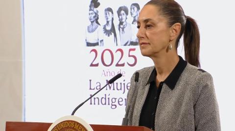La presidenta Claudia Sheinbaum afirmó este miércoles que su gobierno está desarrollando nuevos esquemas de investigación para esclarecer el caso Ayotzinapa y no descartó la posible sustitución del fiscal especial a cargo del expediente, Rosendo Gómez Piedra, como lo han solicitado madres y padres de los 43 normalistas desaparecidos.

Para más información del tema, visita: https://www.eleconomista.com.mx/politica/sheinbaum-descarta-cambios-fiscalia-especial-caso-ayotzinapa-20250528-761100.html

¡Síguenos en nuestras redes sociales para mantenerte informado!

Twitter: https://twitter.com/eleconomista 
Facebook: https://www.facebook.com/ElEconomista.mx
Instagram: https://www.instagram.com/eleconomistamx
LinkedIn: https://www.linkedin.com/company/el-economista/

#ElEconomista #EETV