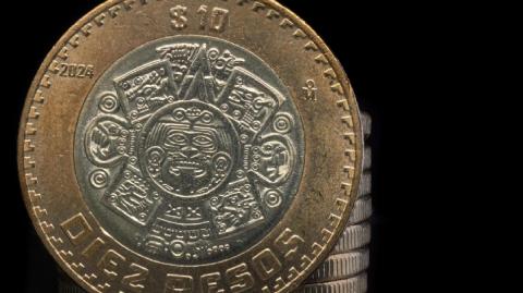 El tipo de cambio tocó su mejor nivel desde octubre ante un debilitamiento del dólar tras conocerse un incremento en las solicitudes de apoyo por desempleo.

Para más información del tema, visita: https://www.eleconomista.com.mx/mercados/precio-dolar-hoy-5-junio-2025-cuanto-cerro-20250605-762412.html

¡Síguenos en nuestras redes sociales para mantenerte informado!

Twitter: https://twitter.com/eleconomista 
Facebook: https://www.facebook.com/ElEconomista.mx
Instagram: https://www.instagram.com/eleconomistamx
LinkedIn: https://www.linkedin.com/company/el-economista/

#ElEconomista #EETV