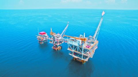 Los precios del petróleo habían caído inicialmente en respuesta a la decisión de la OPEP+ de aumentar la producción, pero el conflicto entre Israel e Irán revirtieron esta tendencia.

Para más información del tema, visita: https://www.eleconomista.com.mx/empresas/jefe-rusa-rosneft-dice-opep-adelantar-aumento-produccion-petroleo-ano-20250621-764713.html

¡Síguenos en nuestras redes sociales para mantenerte informado!

Twitter: https://twitter.com/eleconomista 
Facebook: https://www.facebook.com/ElEconomista.mx
Instagram: https://www.instagram.com/eleconomistamx
LinkedIn: https://www.linkedin.com/company/el-economista/
T

#ElEconomista #EETV