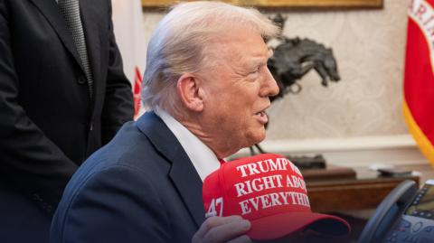 Donald Trump en la sala de crisis de la Casa Blanca.