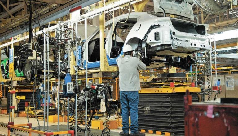 Al cierre del 2024, México alcanzó la mayor producción y exportación de vehículos ligeros en toda su historia, incluyendo unidades eléctricas e híbridas, acercándose al nivel de los 4 millones de unidades y donde Estados Unidos fue el principal socio comercial, por captar el 80% de los envíos de autos manufacturados en el país.
Para más información del tema, visita: https://www.eleconomista.com.mx/empresas/produccion-exportacion-autos-mexico-anoto-record-historico-20250109-741259.html
¡Síguenos en nuestras redes sociales para mantenerte informado!
Twitter: https://twitter.com/eleconomista
Facebook: https://www.facebook.com/ElEconomista.mx
Instagram: https://www.instagram.com/eleconomistamx
LinkedIn: https://www.linkedin.com/company/el-economista/
#ElEconomista #EETV