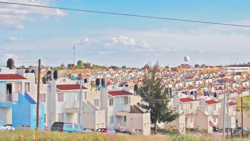 A unas semanas de haber iniciado su gobierno, la presidenta Claudia Sheinbaum Pardo presentó los detalles de la política que marcará el rumbo habitacional del país durante su sexenio, con un objetivo clave, que es el de brindar vivienda de bajo costo a las personas que más lo necesiten.
Para más información del tema, visita: https://www.eleconomista.com.mx/econohabitat/vivienda-costo-estara-dividida-politica-habitacional-claudia-sheinbaum-20241014-729991.html
¡Síguenos en nuestras redes sociales para mantenerte informado!
Twitter: https://twitter.com/eleconomista
Facebook: https://www.facebook.com/ElEconomista.mx
Instagram: https://www.instagram.com/eleconomistamx
LinkedIn: https://www.linkedin.com/company/el-economista/
#ElEconomista #EETV