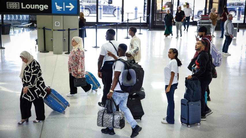 Tras el primer incidente, la FAA anunció el miércoles la restricción de las llegadas y las salidas en Newark, uno de los aeropuertos más transitados de Estados Unidos.
