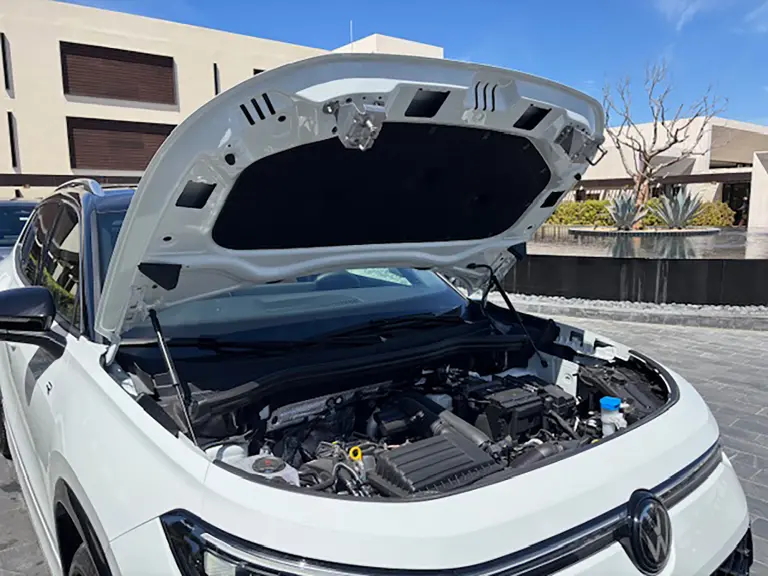 Dinámicamente pocos se acercan al desempeño y sensaciones que transmite. El TSI de 1.4 litros cumple con su función de propulsar un vehículo familiar. Llegarán más versiones de Tiguan al mercado mexicano.